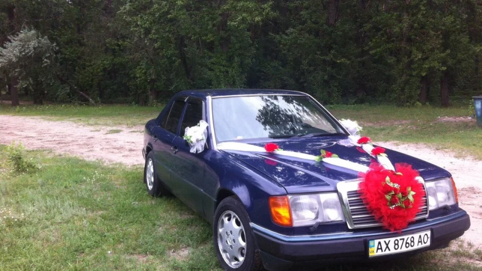 Mercedes-Benz E-Class 2