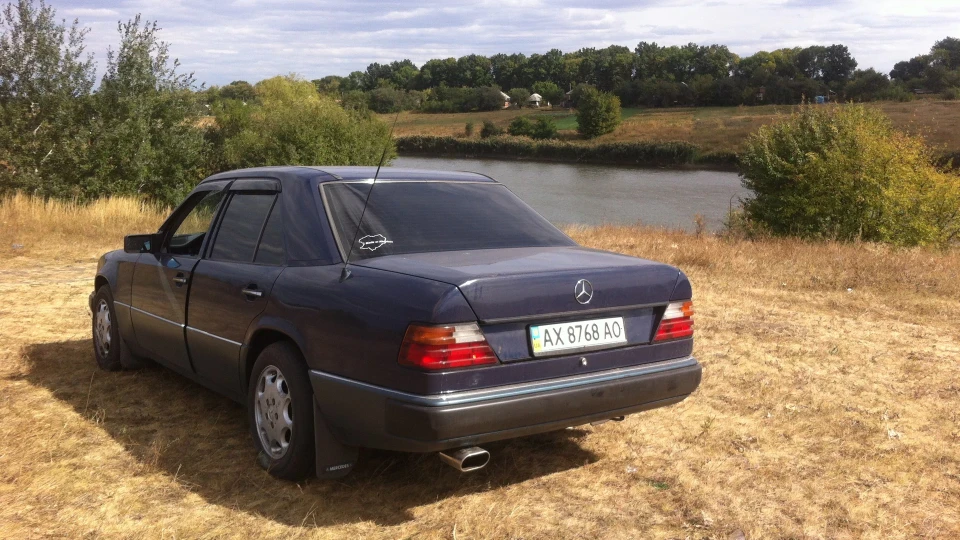 Mercedes-Benz E-Class 4