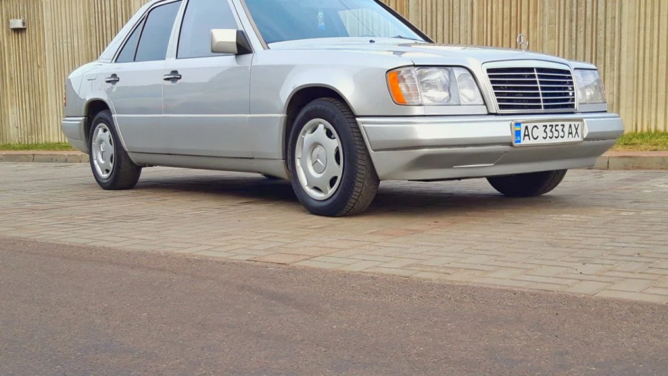 Mercedes-Benz E-Class 2