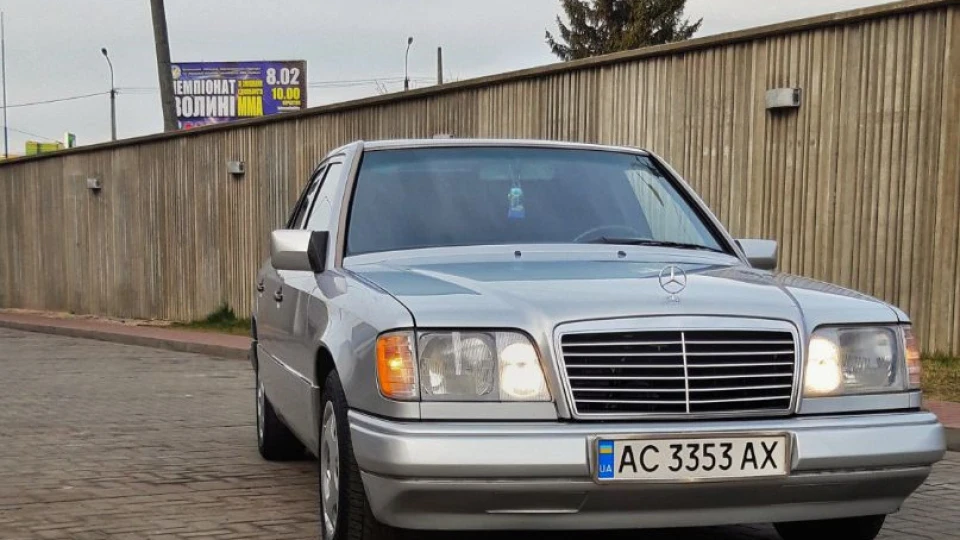 Mercedes-Benz E-Class 3