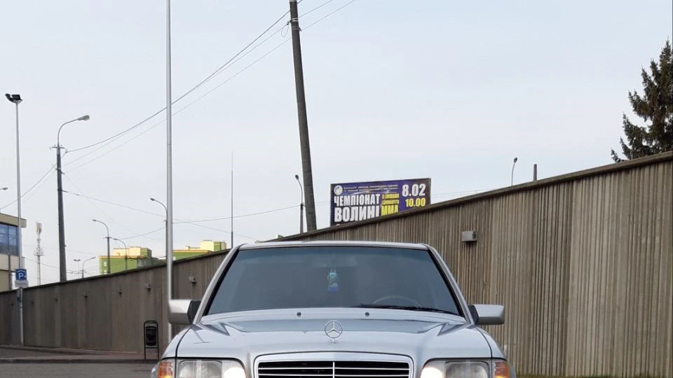 Mercedes-Benz E-Class 4