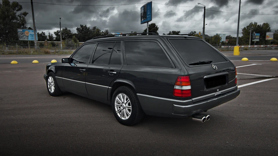 Mercedes-Benz E-Class 2