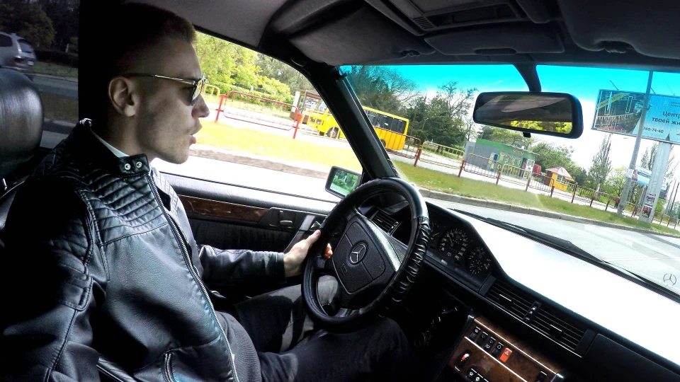 Mercedes-Benz E-Class 3