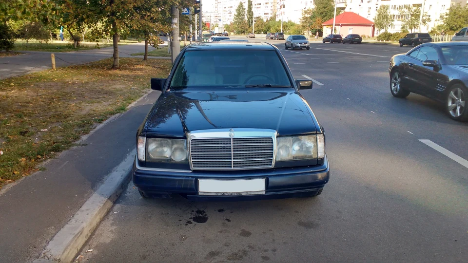 Mercedes-Benz E-Class 2