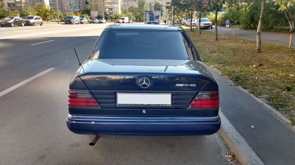 Mercedes-Benz E-Class 3