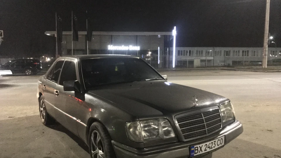 Mercedes-Benz E-Class 2