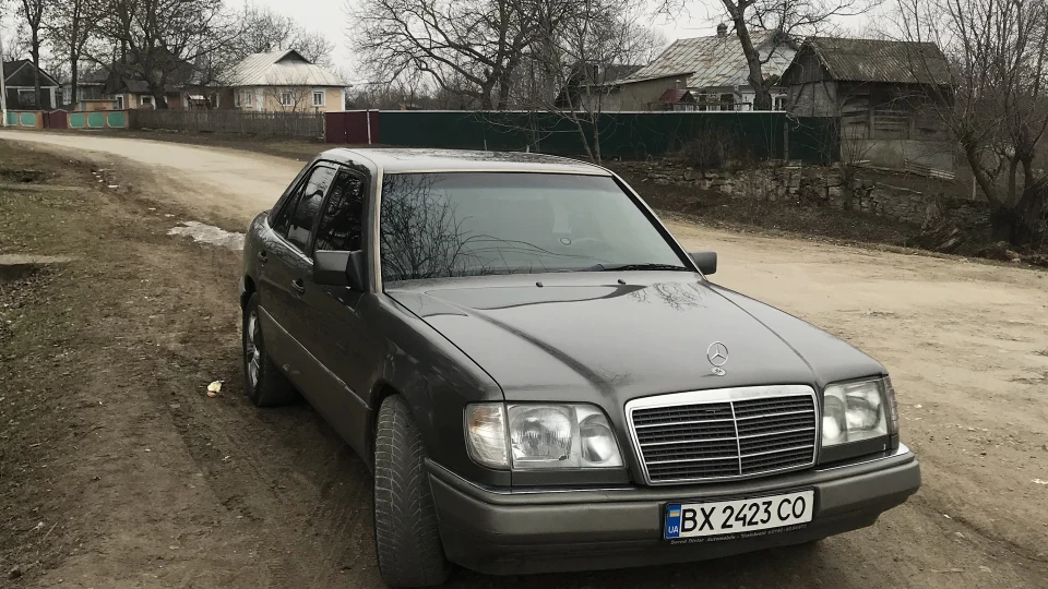 Mercedes-Benz E-Class 3