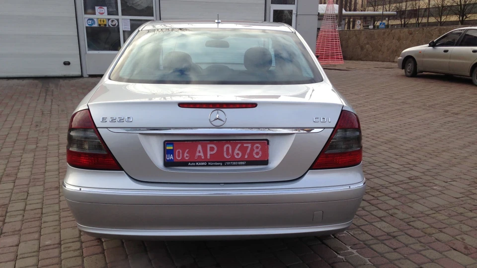 Mercedes-Benz E-Class 2