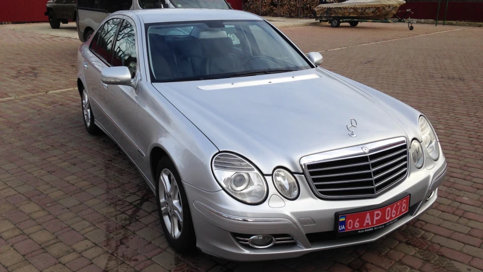 Mercedes-Benz E-Class 3