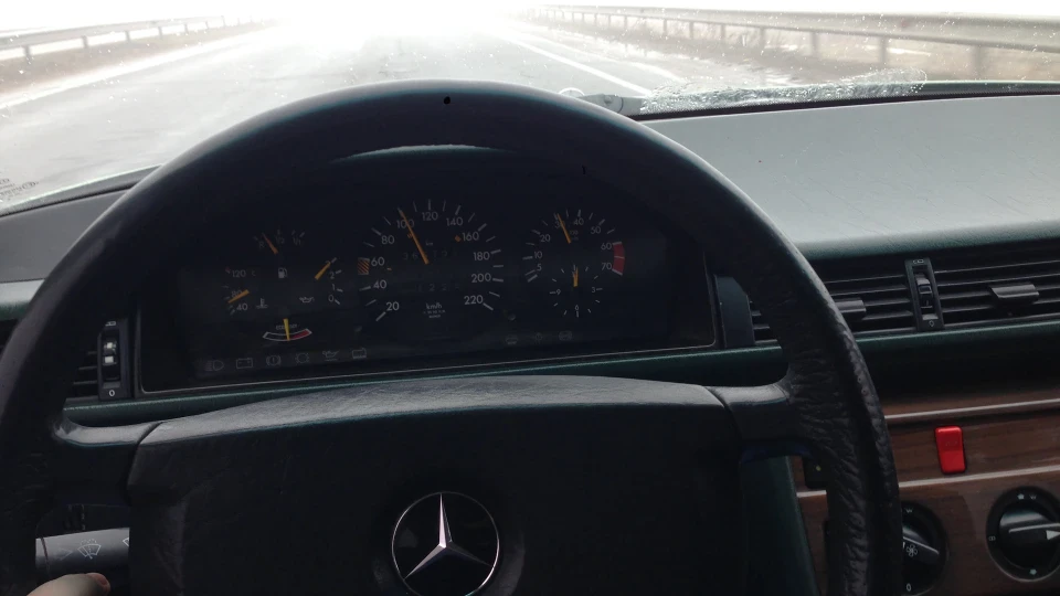 Mercedes-Benz E-Class 2
