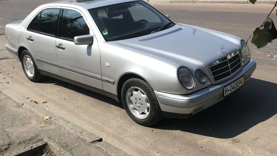 Mercedes-Benz E-Class 5