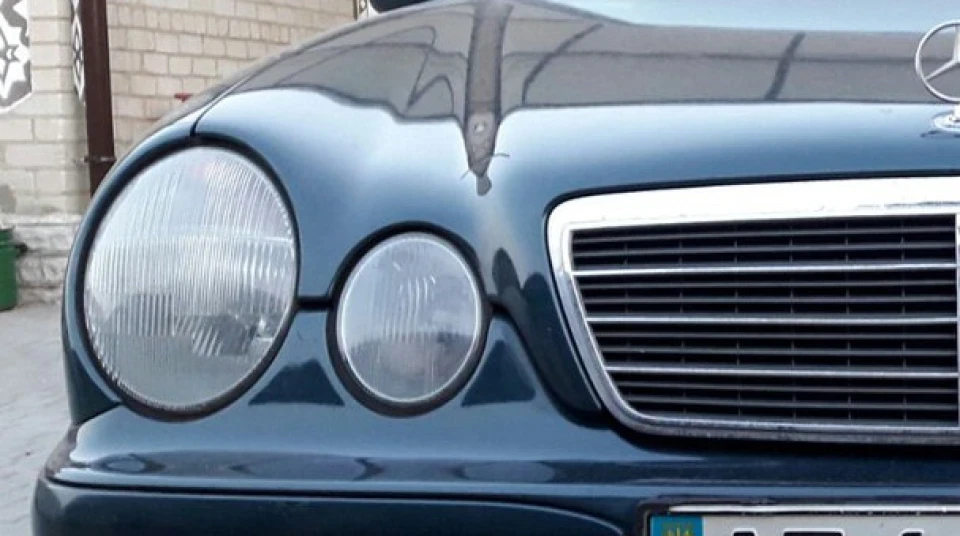 Mercedes-Benz E-Class 2