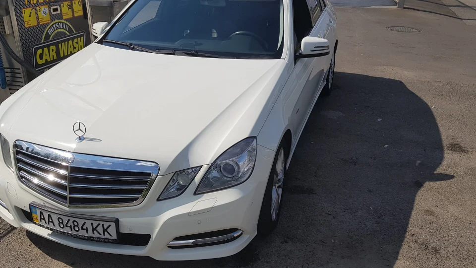 Mercedes-Benz E-Class 4