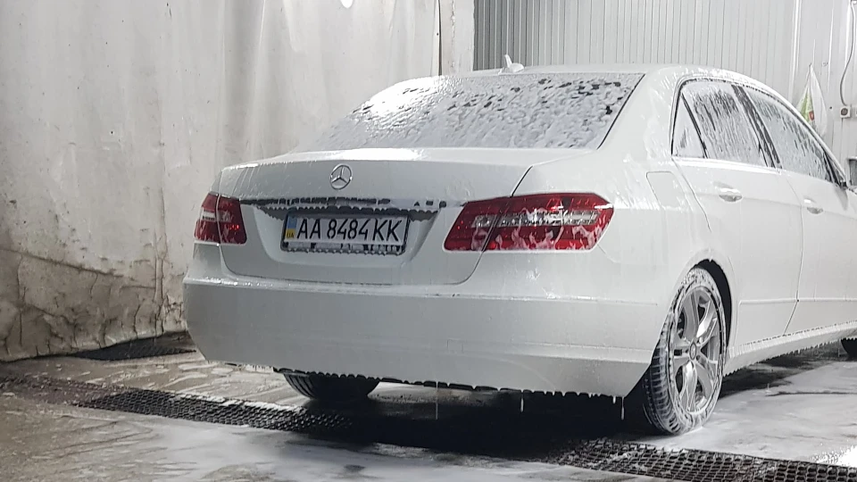 Mercedes-Benz E-Class 5