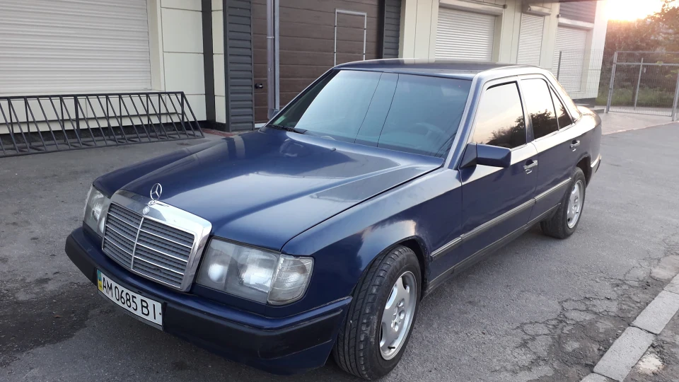 Mercedes-Benz E-Class 2