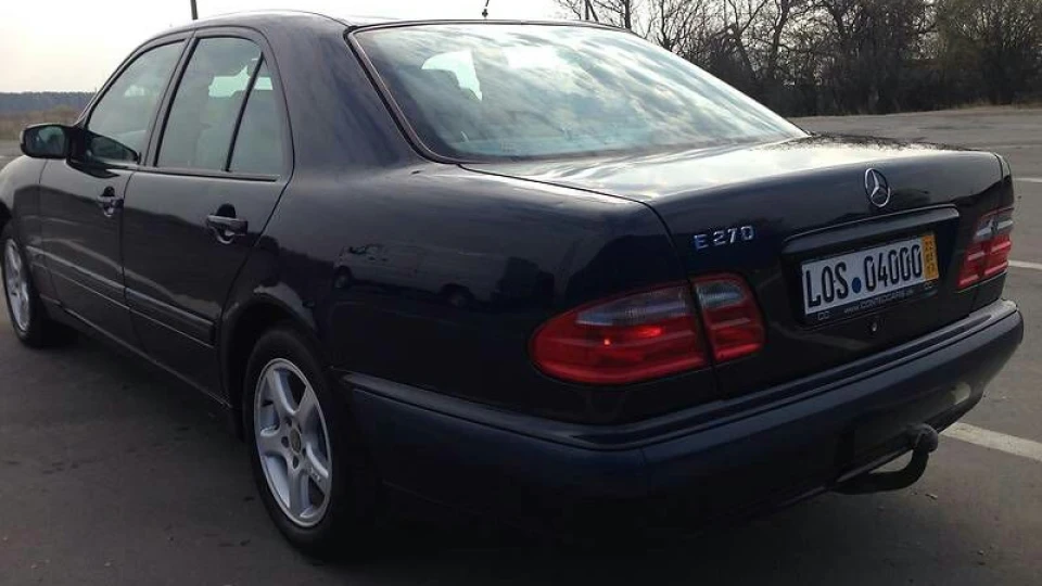 Mercedes-Benz E-Class 3
