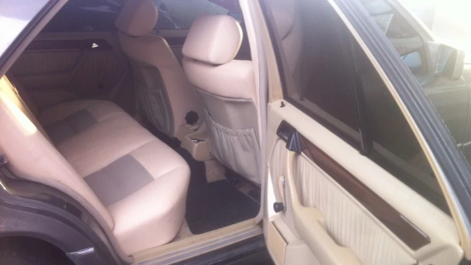 Mercedes-Benz E-Class 2