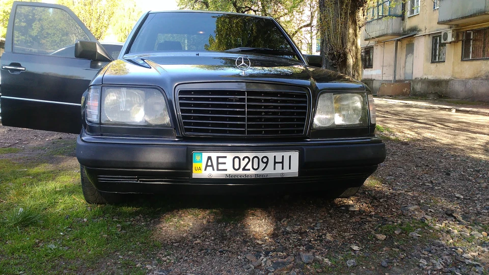 Mercedes-Benz E-Class 3