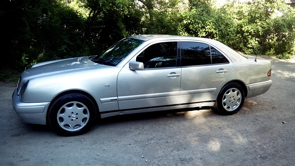 Mercedes-Benz E-Class 3