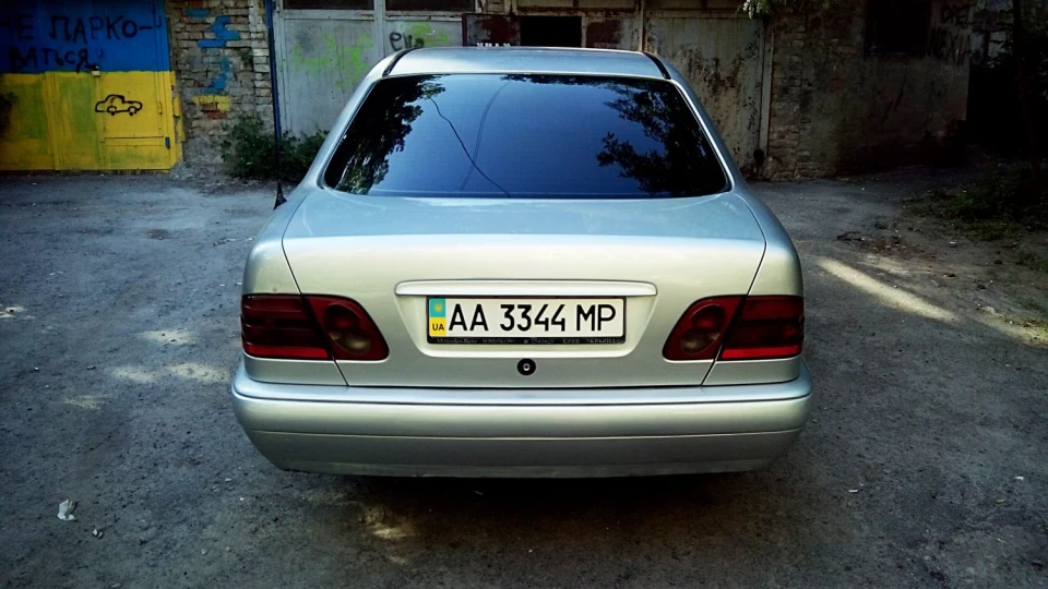 Mercedes-Benz E-Class 4