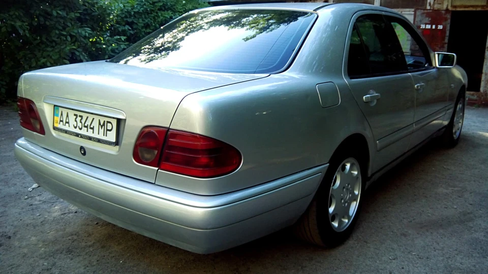 Mercedes-Benz E-Class 5