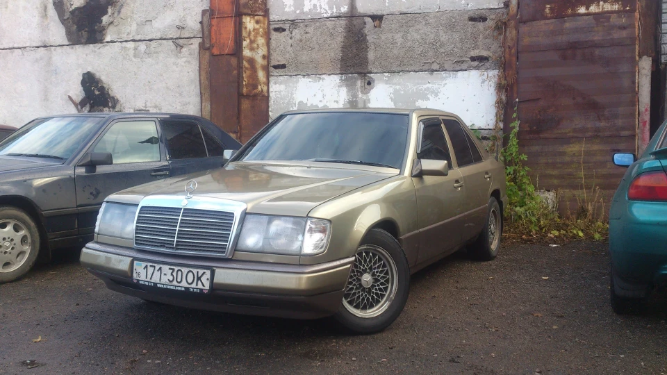 Mercedes-Benz E-Class 2