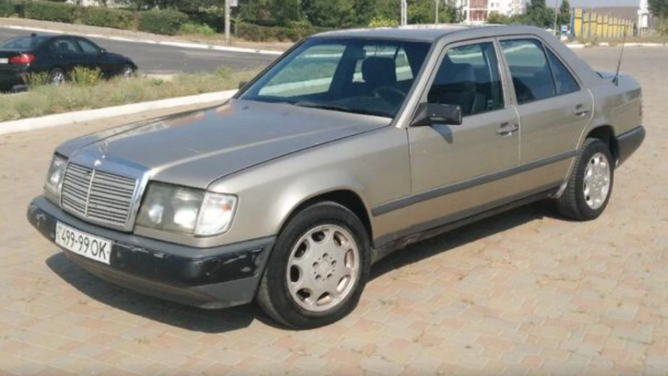 Mercedes-Benz E-Class 2