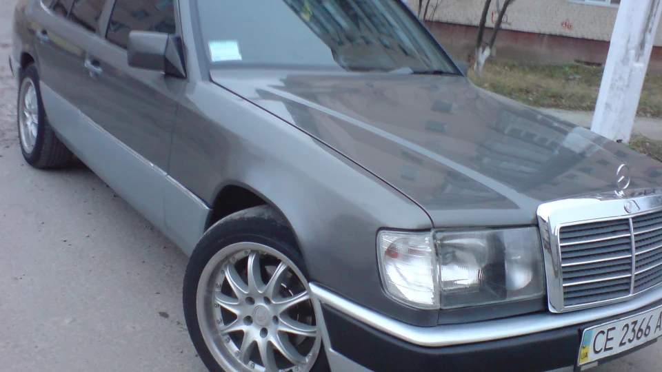 Mercedes-Benz E-Class 3