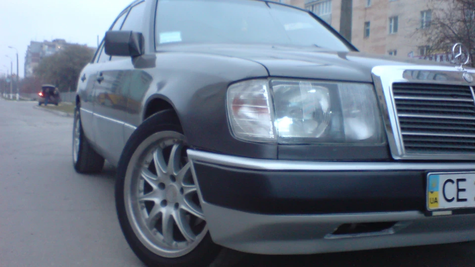 Mercedes-Benz E-Class 4
