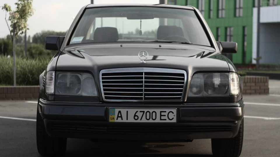 Mercedes-Benz E-Class 2