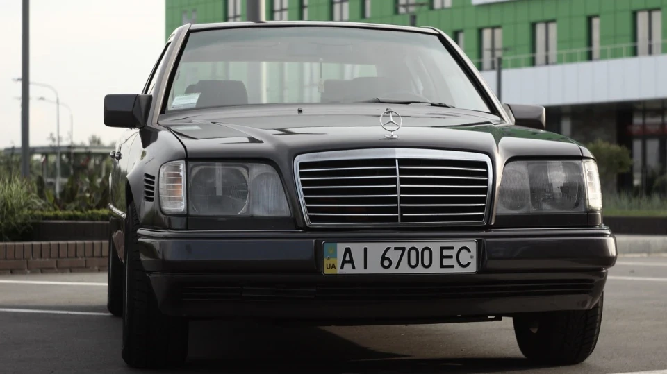 Mercedes-Benz E-Class 4