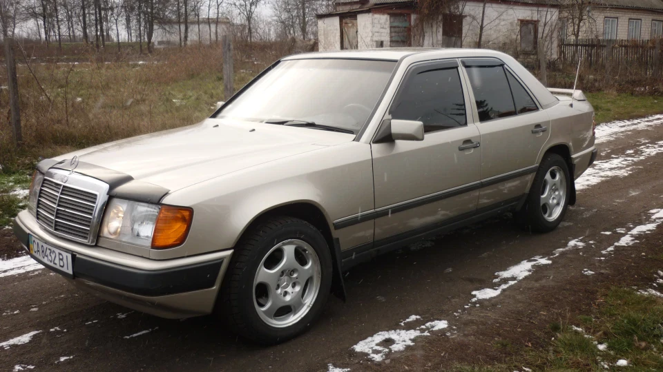 Mercedes-Benz E-Class 2