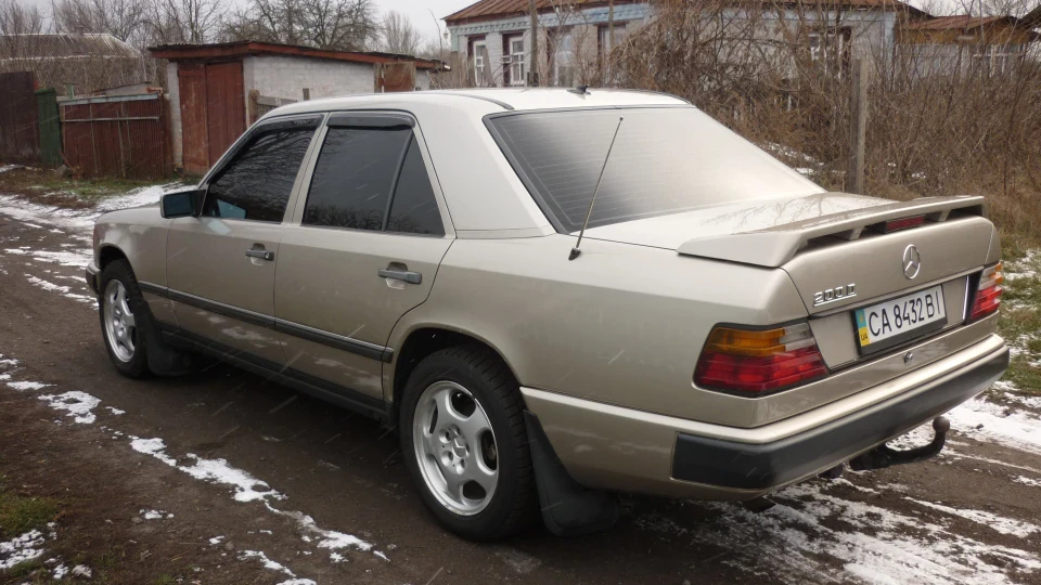 Mercedes-Benz E-Class 3