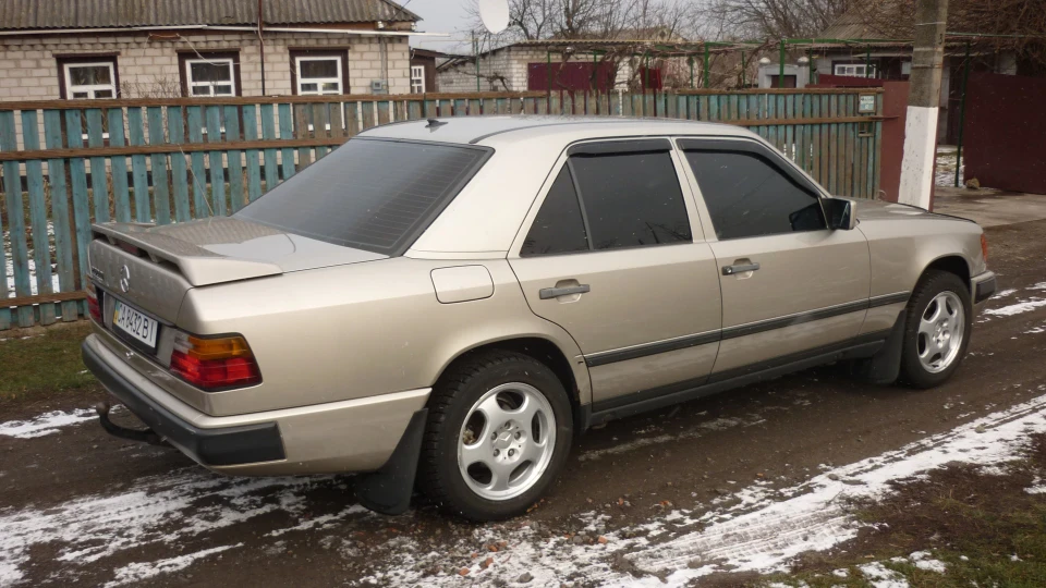 Mercedes-Benz E-Class 4