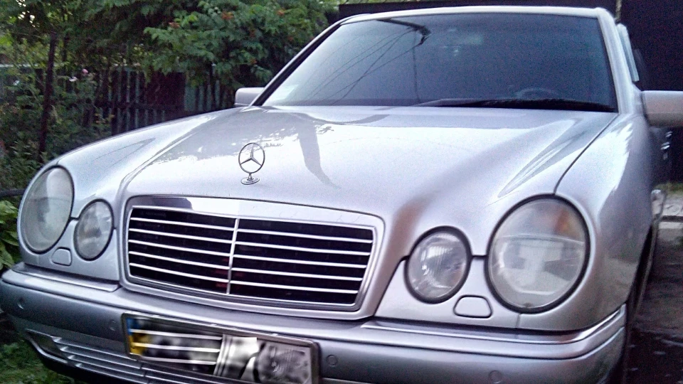 Mercedes-Benz E-Class 2