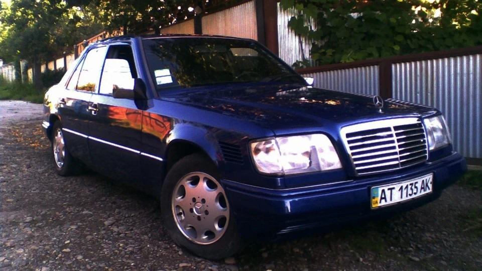 Mercedes-Benz E-Class 2