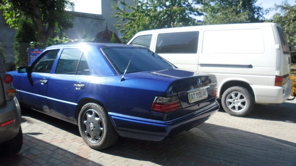Mercedes-Benz E-Class 4