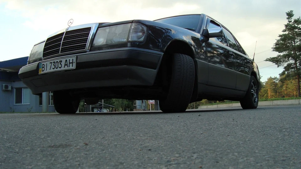 Mercedes-Benz E-Class 3