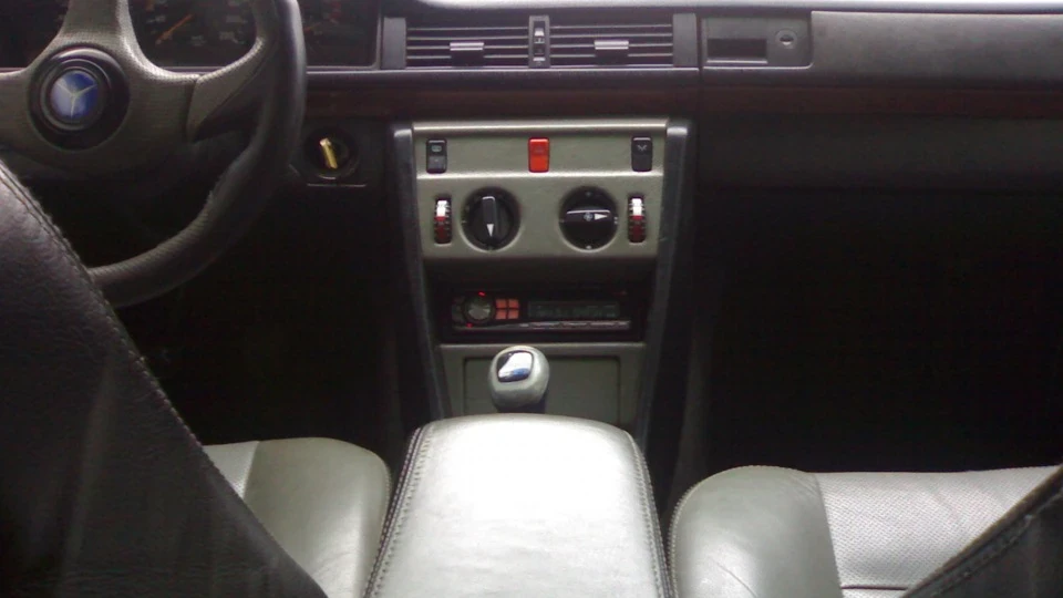 Mercedes-Benz E-Class 4