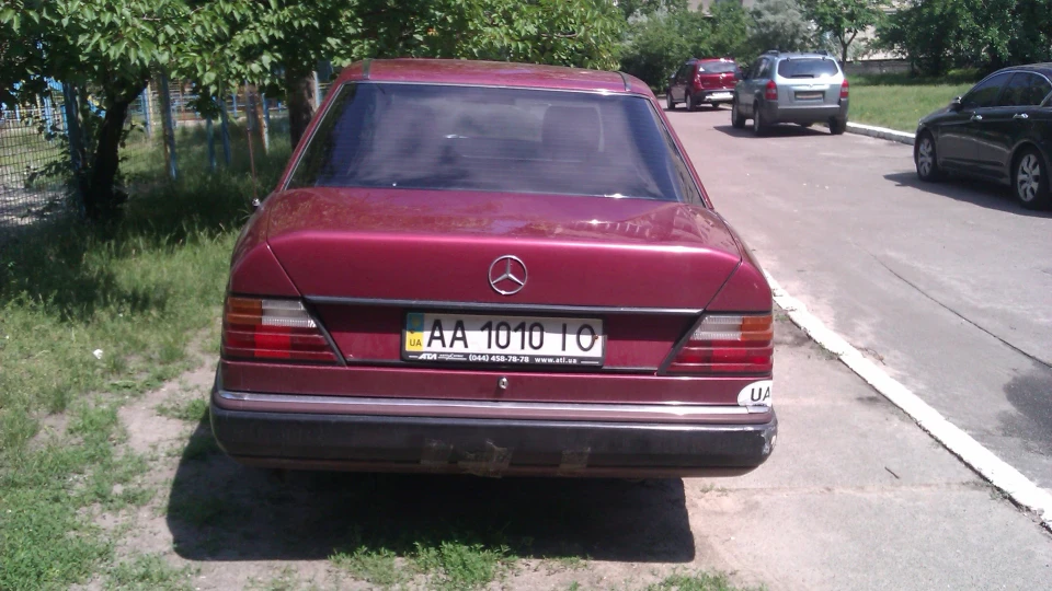 Mercedes-Benz E-Class 2
