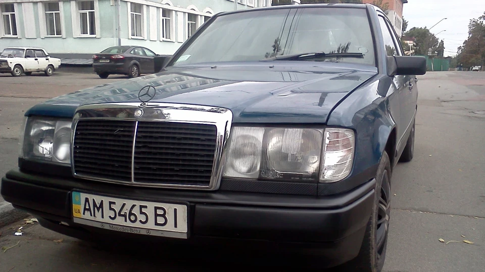 Mercedes-Benz E-Class 2