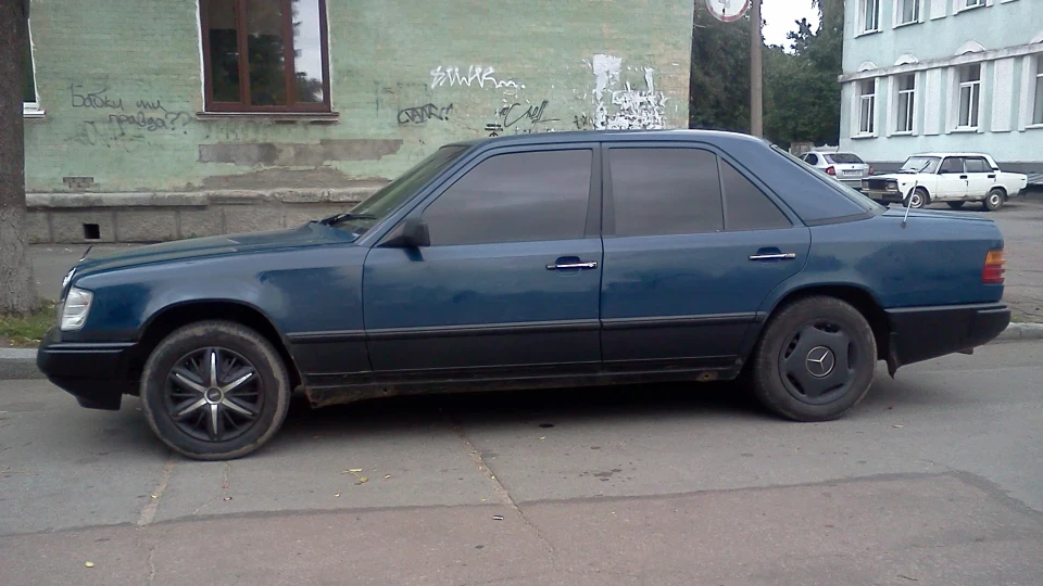 Mercedes-Benz E-Class 4