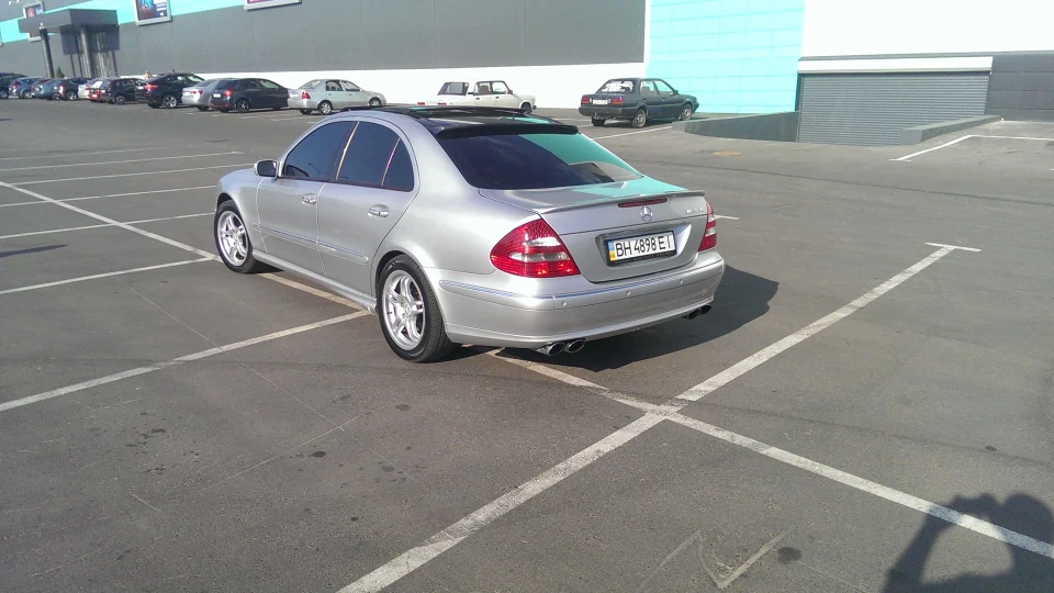Mercedes-Benz E-Class 2