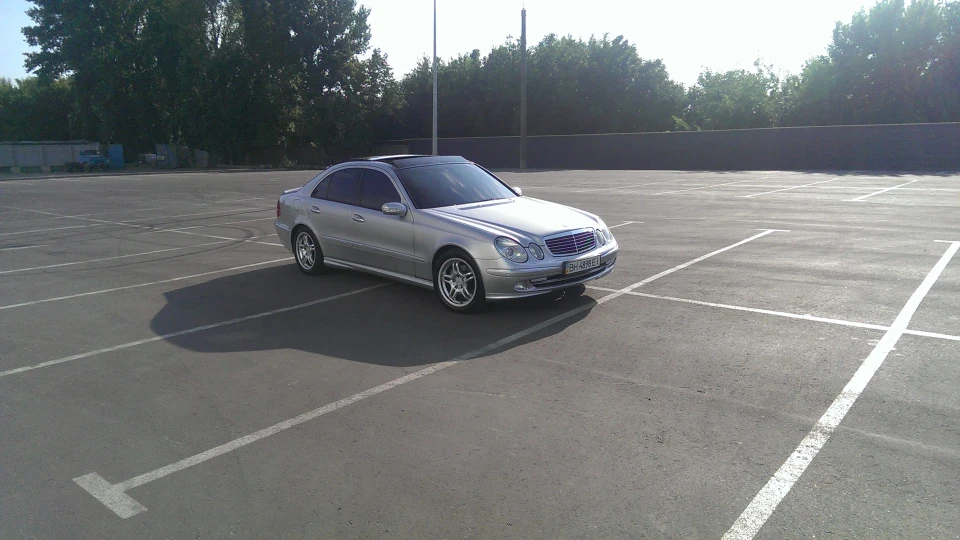 Mercedes-Benz E-Class 3