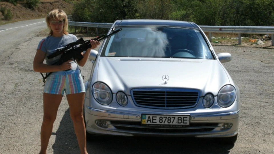 Mercedes-Benz E-Class 2