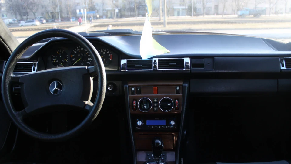 Mercedes-Benz E-Class 4