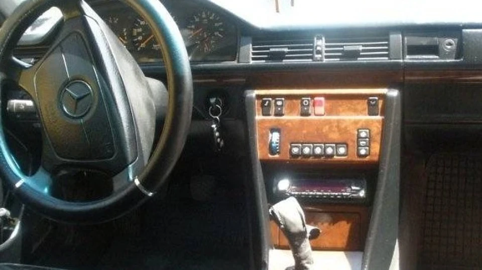Mercedes-Benz E-Class 2
