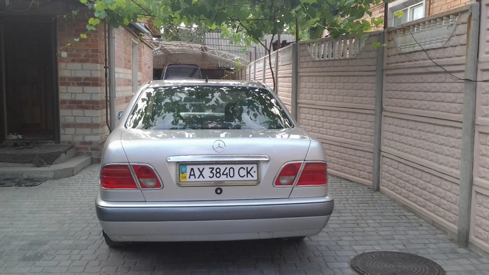 Mercedes-Benz E-Class 3