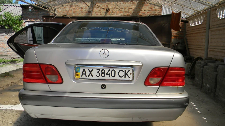 Mercedes-Benz E-Class 4