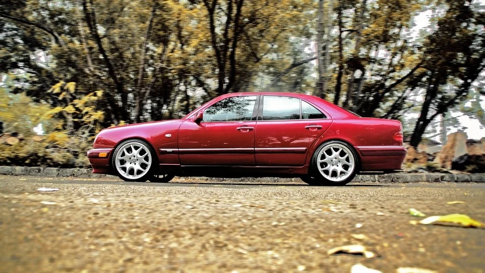 Mercedes-Benz E-Class 2